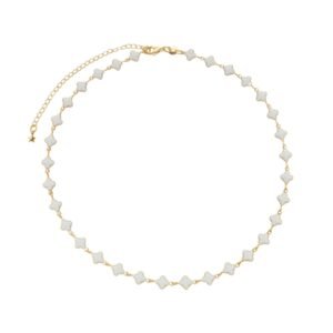 Colar Dourado com Trevos Brancos